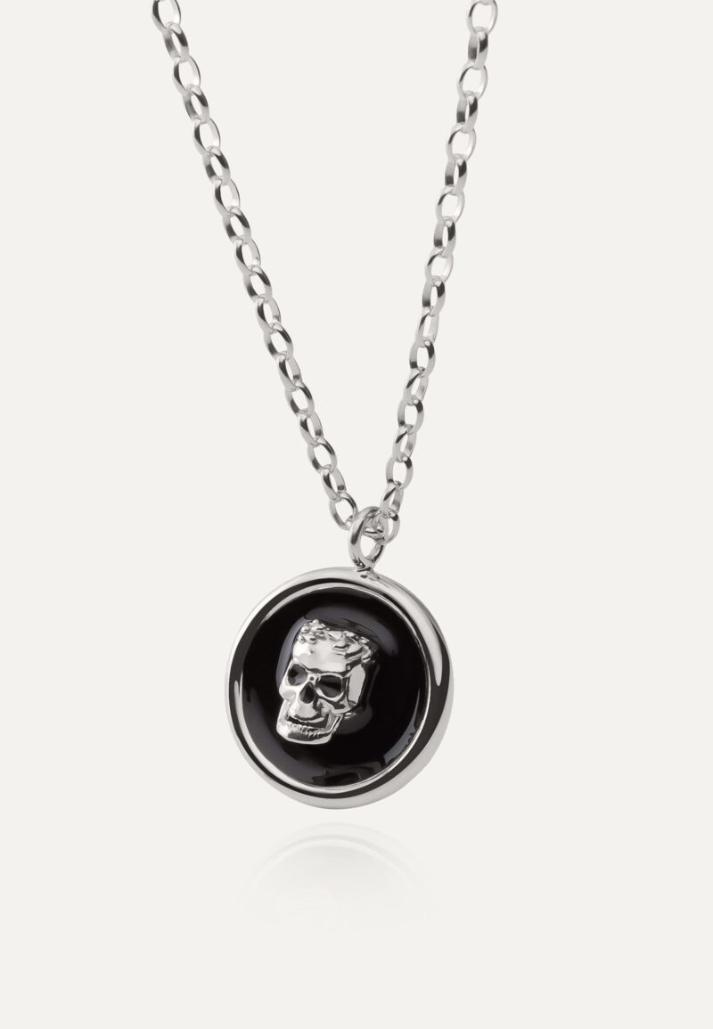 Silberne Halskette mit Caesars Totenkopf